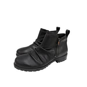 Clarks Women’s ankle Boot Water proof bootie Size 9 NEW # Box M670